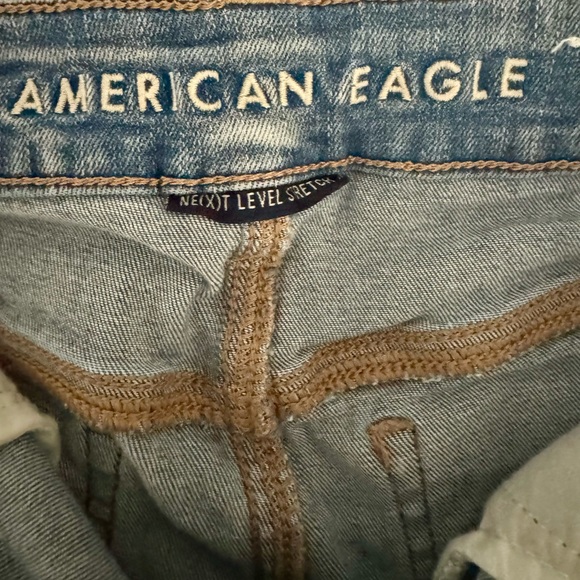 Woman’s American Eagle Shorts - Picture 3 of 5